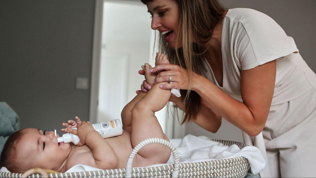 How to Apply Diaper Rash Cream to Your Baby Girl or Boy